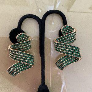 Elegant Green and Gold Spiral Earrings Blythe & Blythe 2-1/2"
